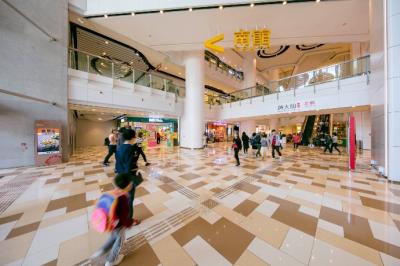 A Survey Found Most Hong Kong Shoppers Favour Shopping at Physical Stores
